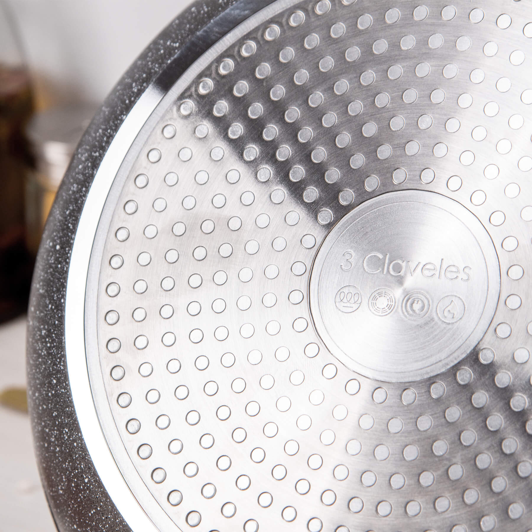 sartén grey 24 3 claveles